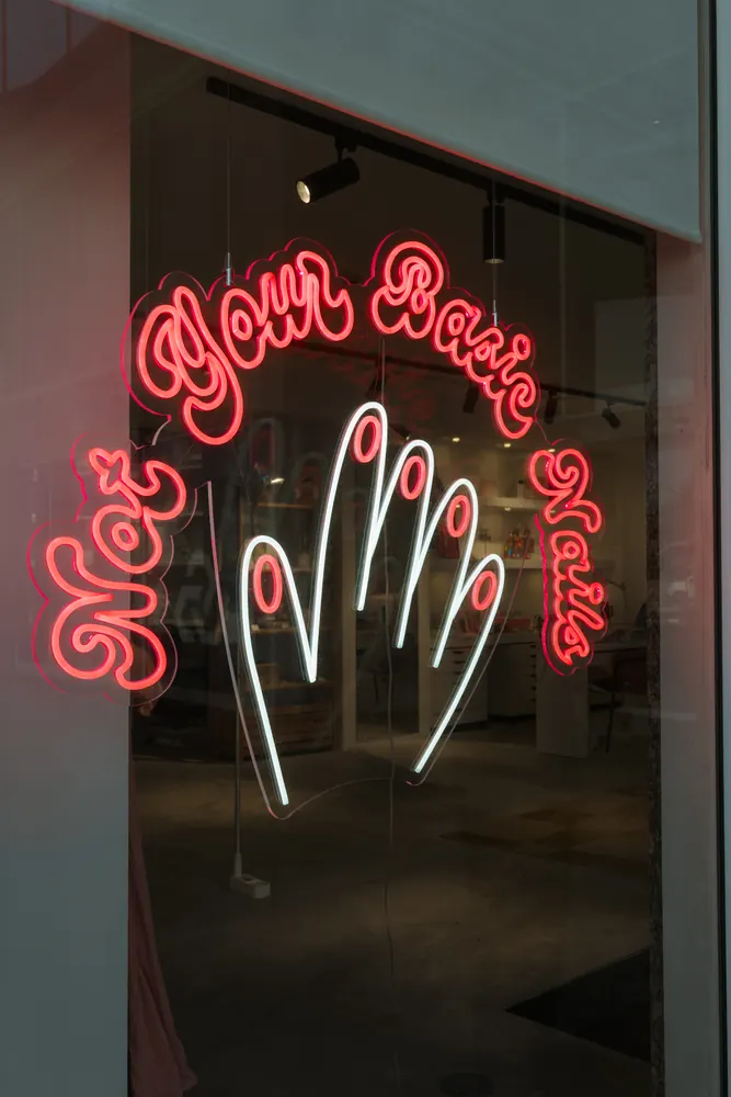 Néon Not Your Basic Nails
